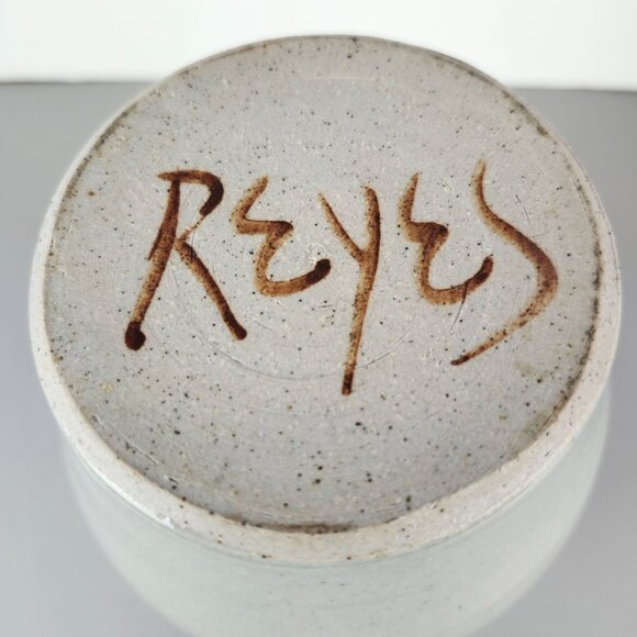 Reyes Studio Art Pottery Vase Signed - Picture 4 of 4